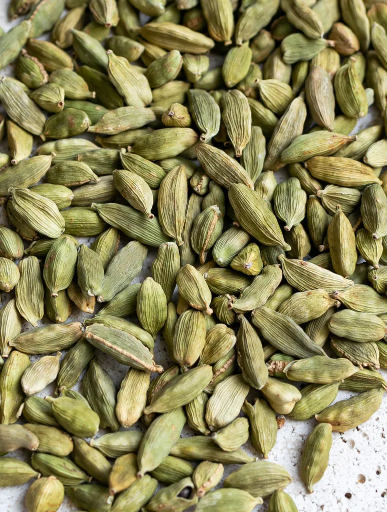 Green cardamom pods
